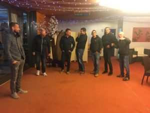 Jointeurs, bandeurs de plaques de plâtre à la machine à joint de placo bazooka. Séminaire annuel des concessionnaire Artech Joint dans la Drôme.