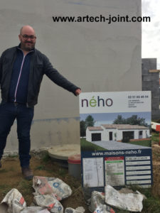 Vendée, jointeur bandeur de plaque de plâtre au bazooka